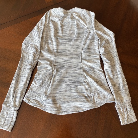 Lululemon woman’s top - Picture 4 of 6